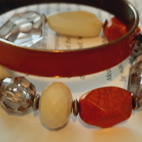 Set Of 2 Bracelets One Bangel One Stretchy - Picture 2 of 8